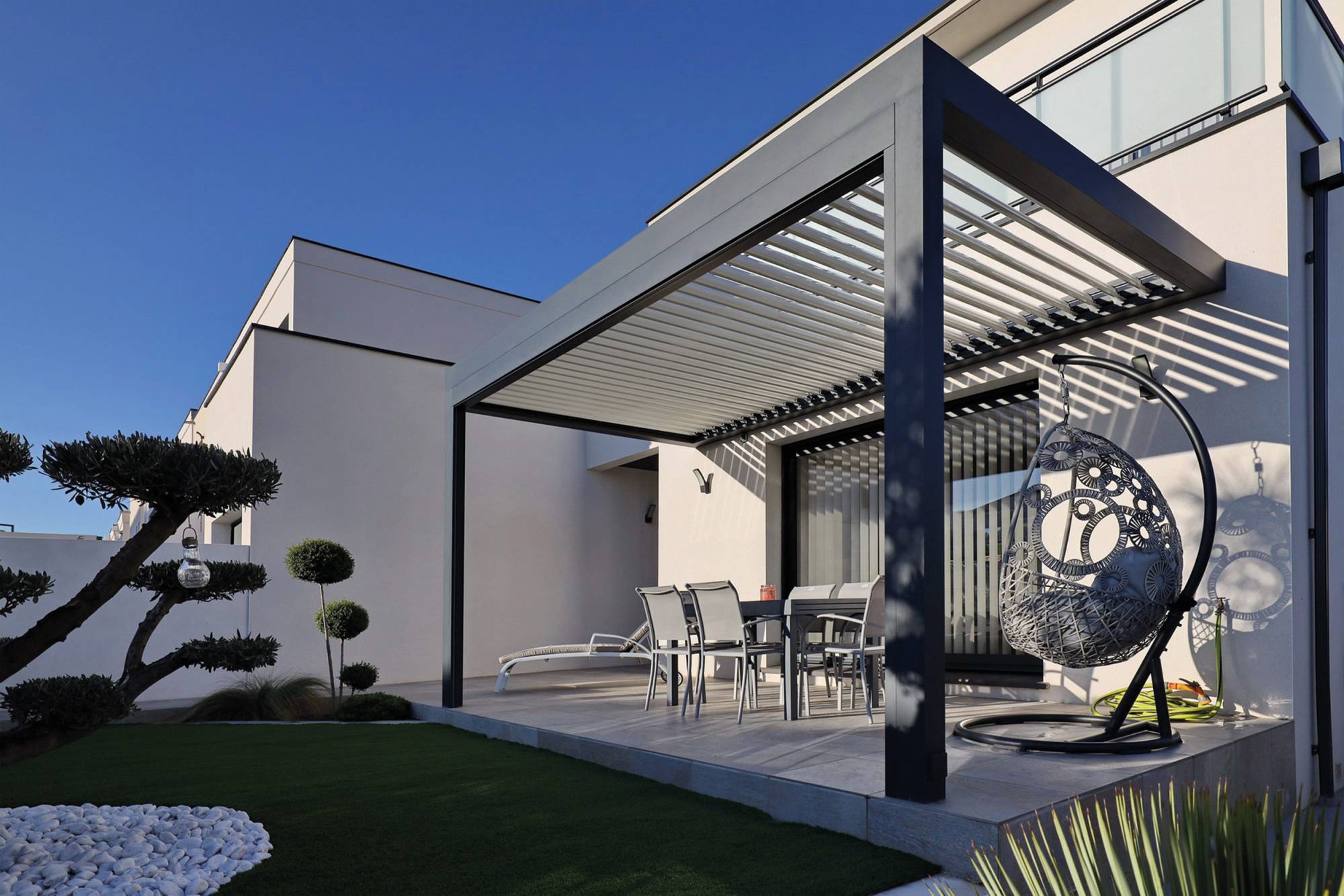 installation de pergola bioclimatique en Ariège 